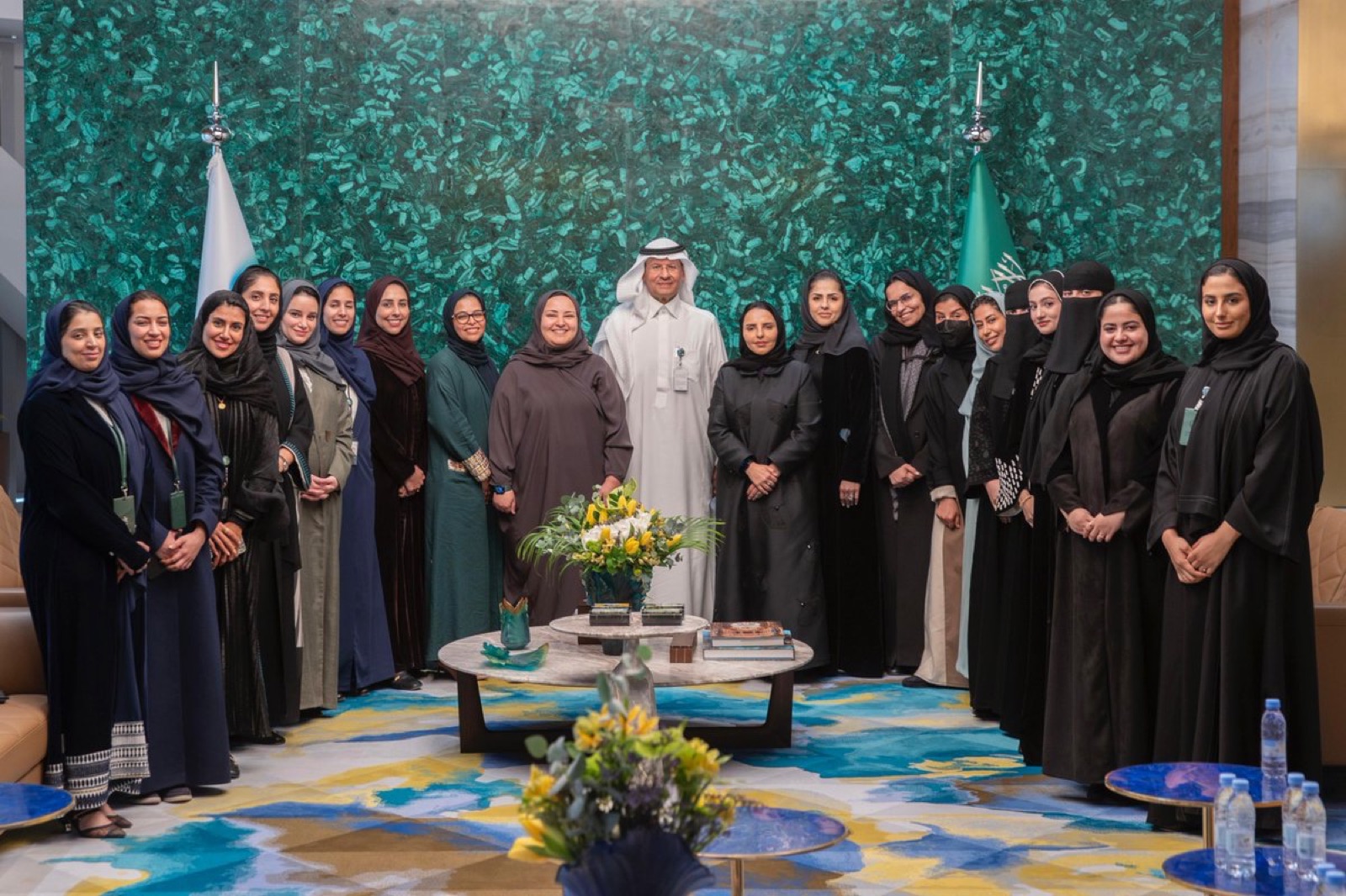 لقاء سمو الأمير عبدالعزيز بن سلمان مع فريق المرأة والطاقة